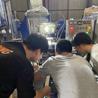 customer is conducting production tests for hot melt glue customer is testing a laboratory sigma mixer for hot melt glue production at JCT Machinery factory